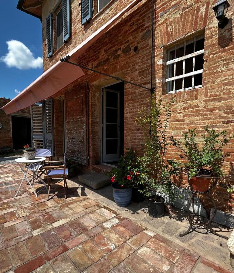 Casa Ezio Marchi - Due Appartamenti E Una Family Suite Bettolle Exterior foto