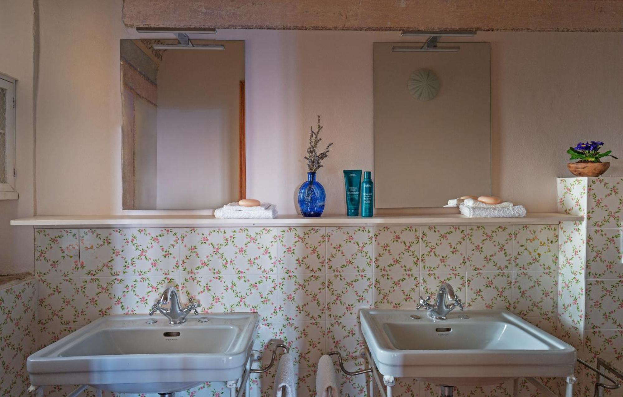Casa Ezio Marchi - Due Appartamenti E Una Family Suite Bettolle Exterior foto