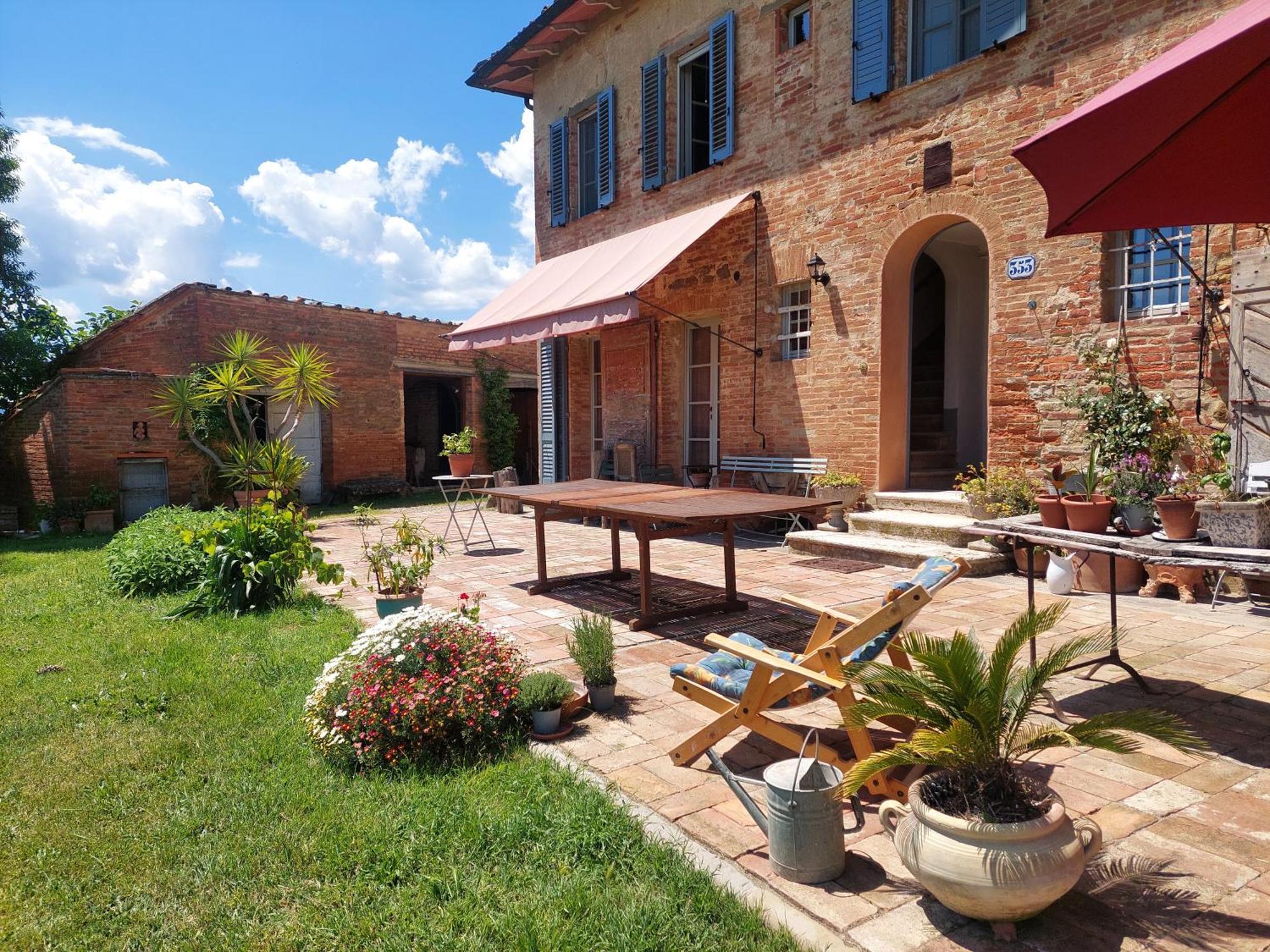 Casa Ezio Marchi - Due Appartamenti E Una Family Suite Bettolle Exterior foto